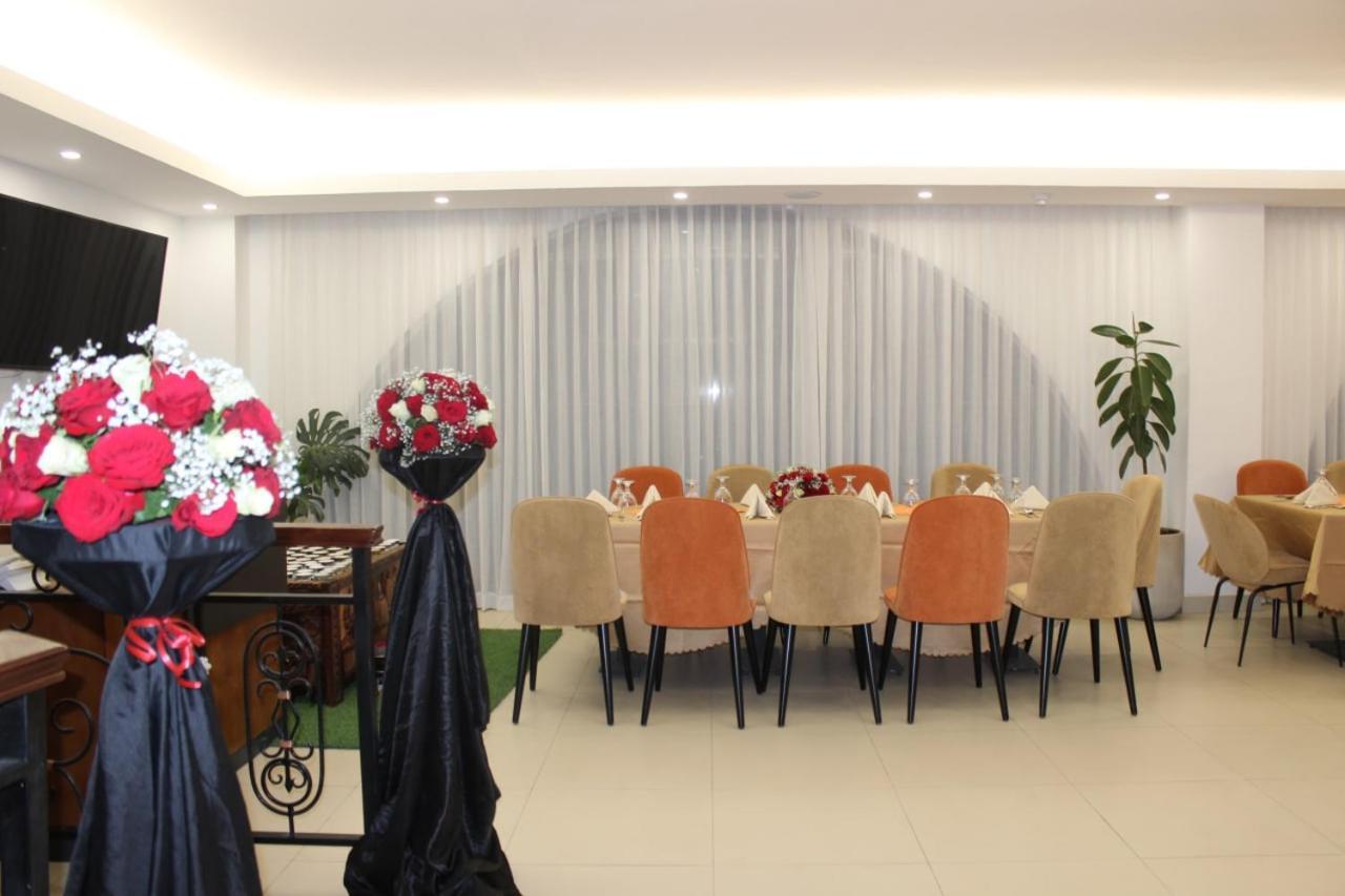 Elmos Hotel Адис Абеба Екстериор снимка
