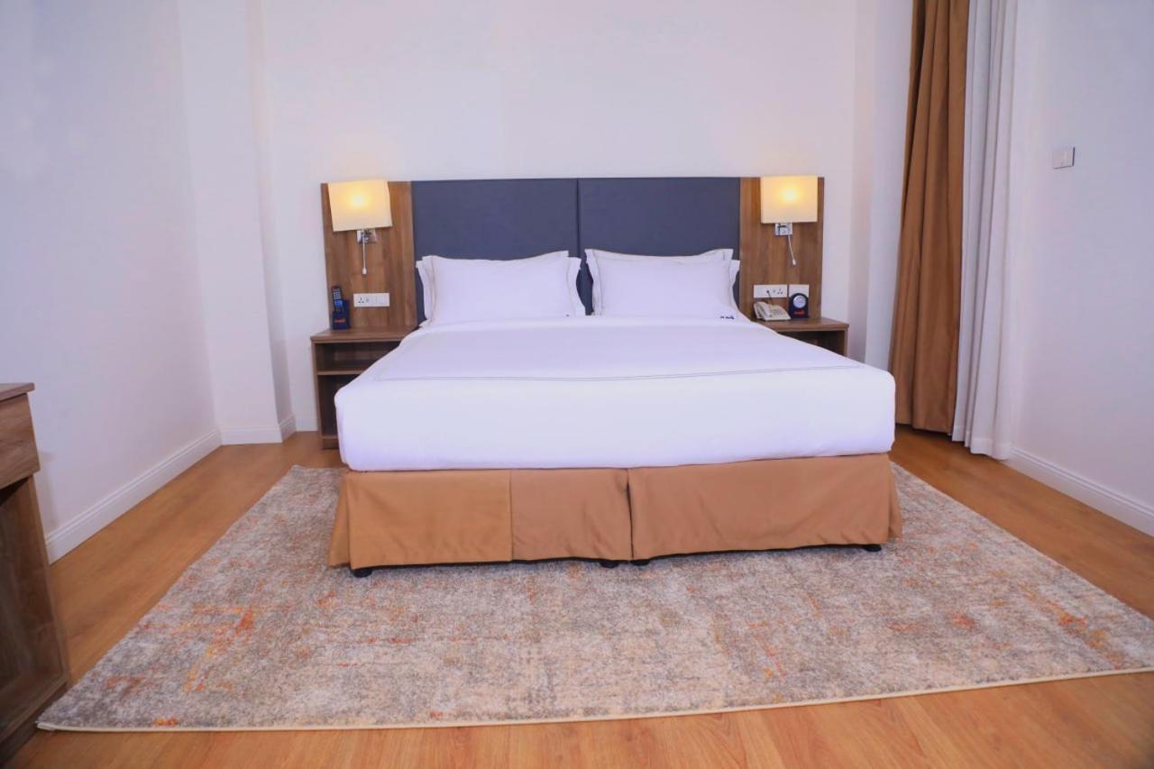 Elmos Hotel Адис Абеба Екстериор снимка