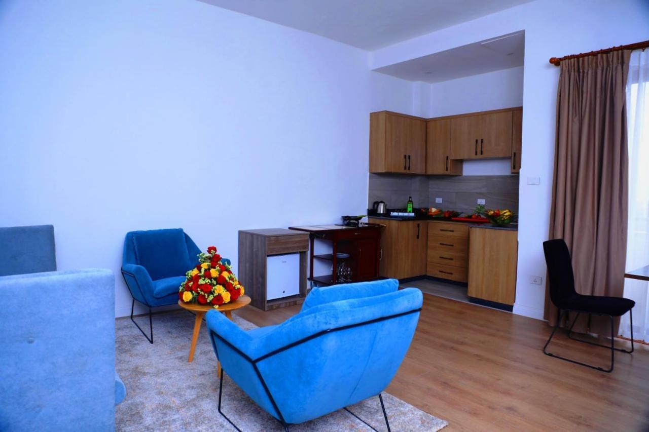Elmos Hotel Адис Абеба Екстериор снимка