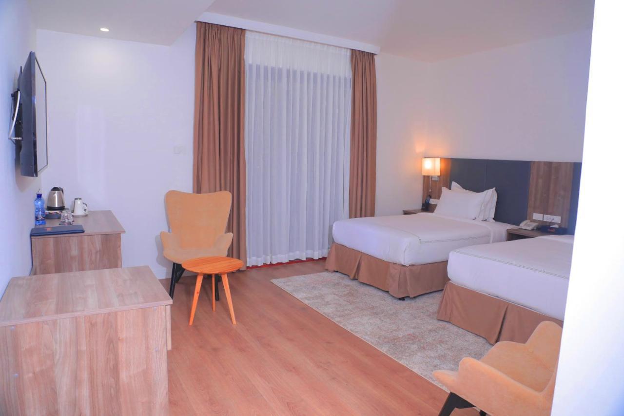 Elmos Hotel Адис Абеба Екстериор снимка