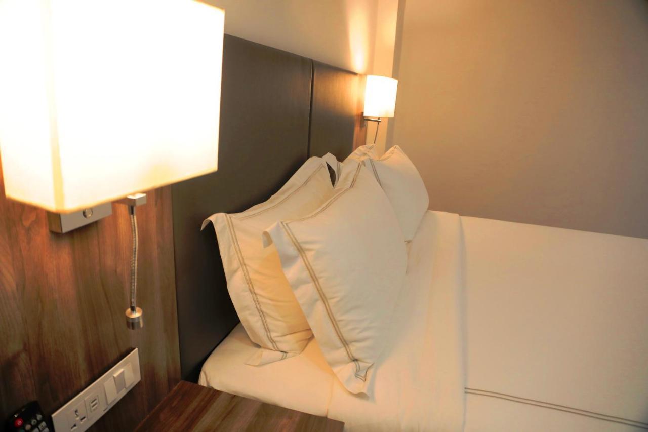 Elmos Hotel Адис Абеба Екстериор снимка