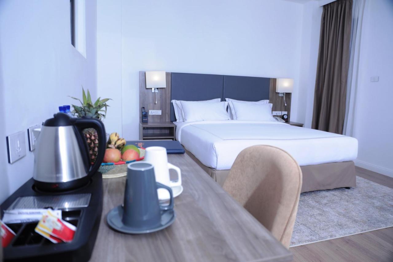 Elmos Hotel Адис Абеба Екстериор снимка